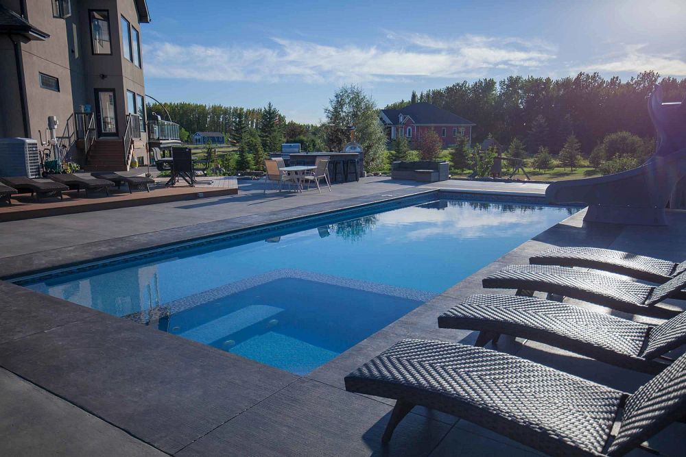 A picture of a Latham-style fiberglass pool