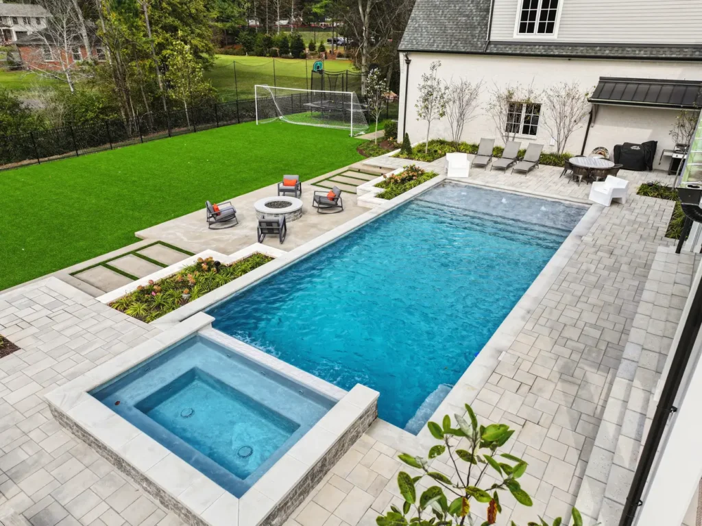 A picture of the Peyton pool build in a backyard
